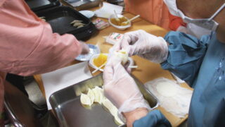 おやつ作り～ギョーザ風アップルパイ～